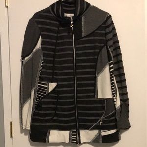 JOSEPH RIBKOFF Woman’s Zip Up